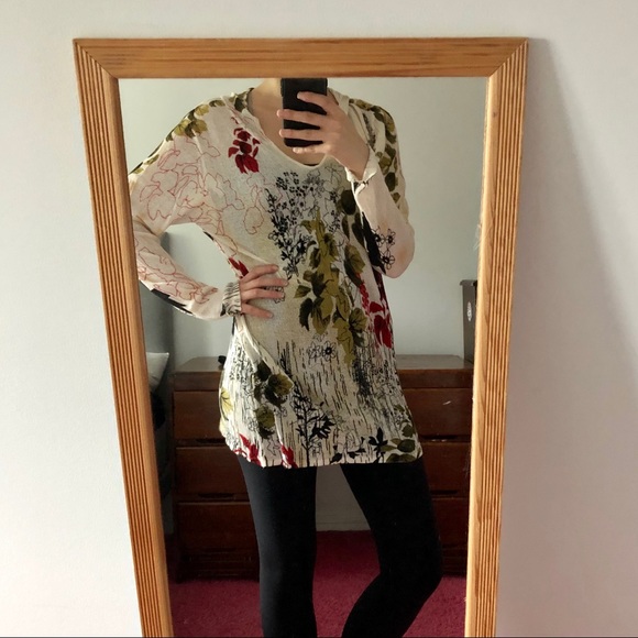 🛍 2/$30! 🛍 Floral Print Pullover Top with Hood